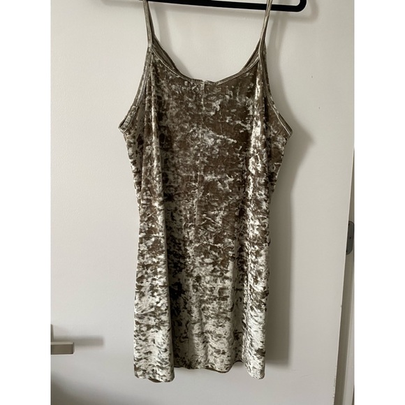 FOREVER21 - VELVET CHAMPAGNE DRESS - $15 - Picture 3 of 3